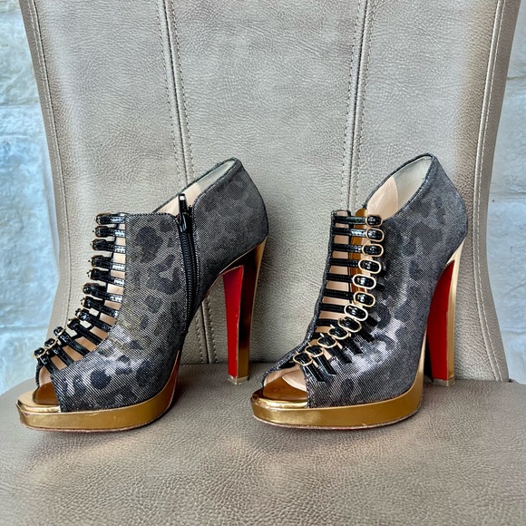 Christian Louboutin Manon 120 Euro 38 Leopard Gray Bluish Gold Toe Box & Buckles - Picture 3 of 16